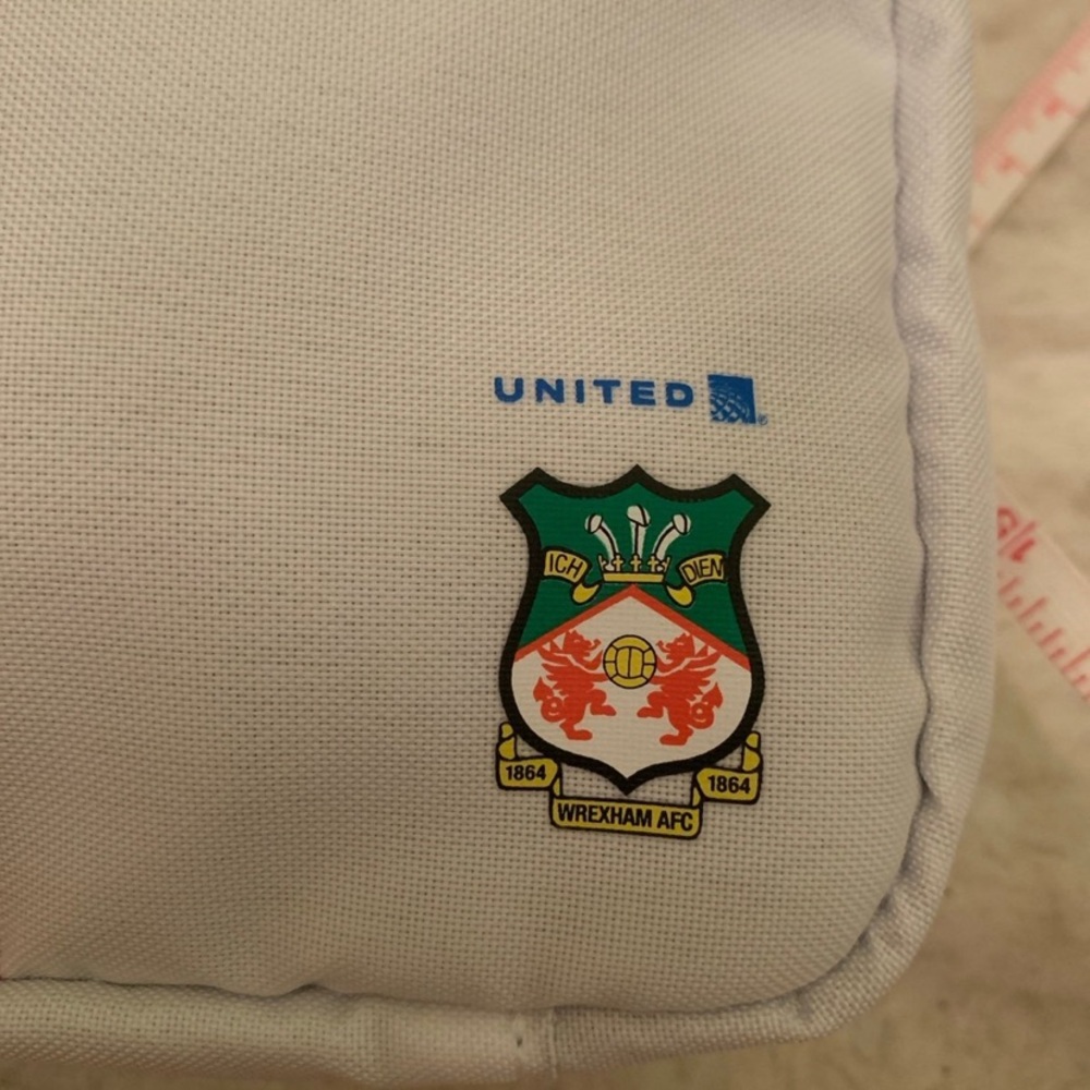 Wrexham AFC Soccer Club United Airlines Amenity Travel Polaris Case Kit - Picture 4 of 5
